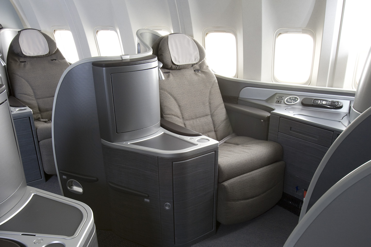 What is the difference between United Airlines first-class and economy seating?