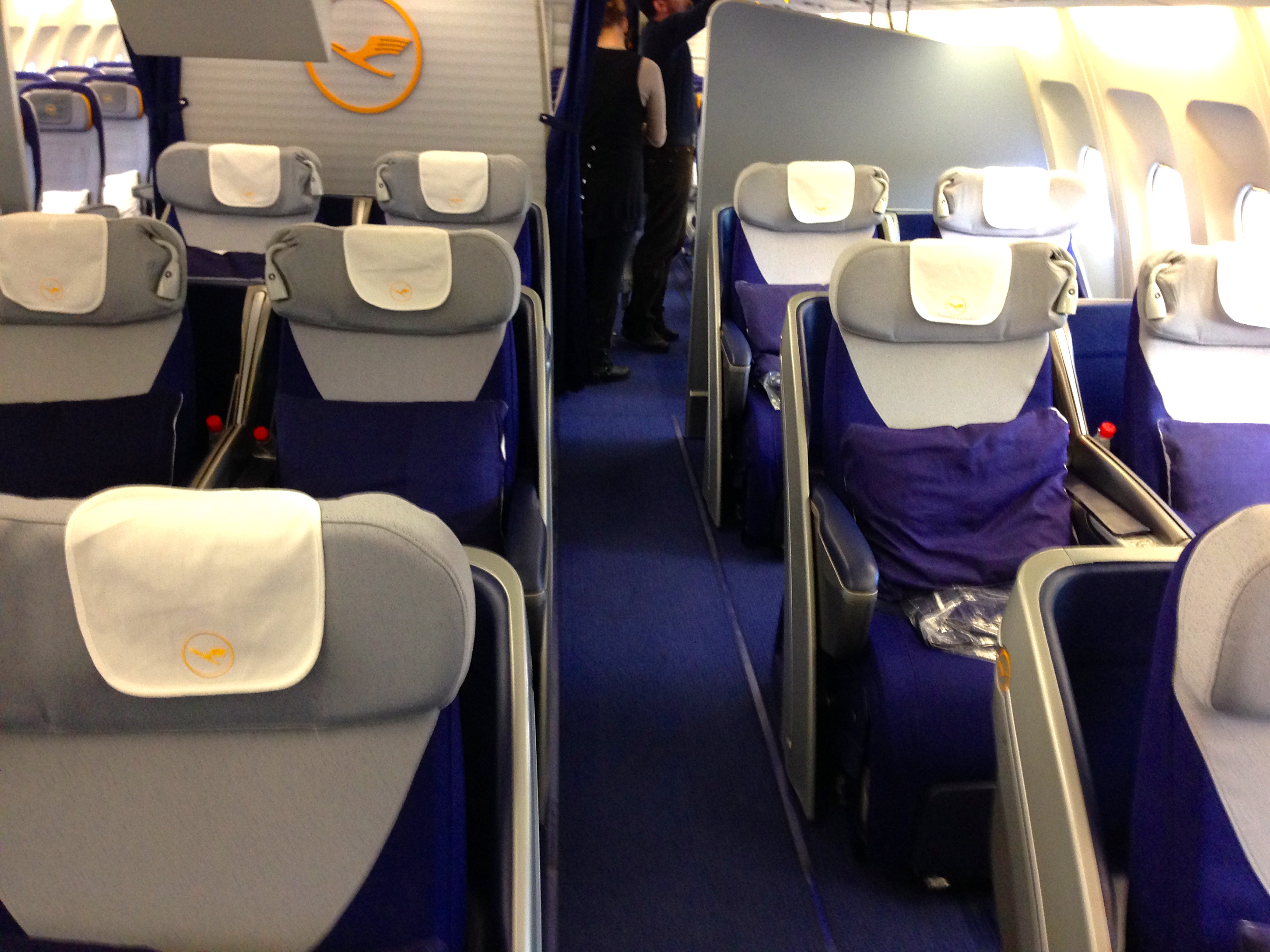 Lufthansa A340-300 Business Class Cabin Munich to Chicago