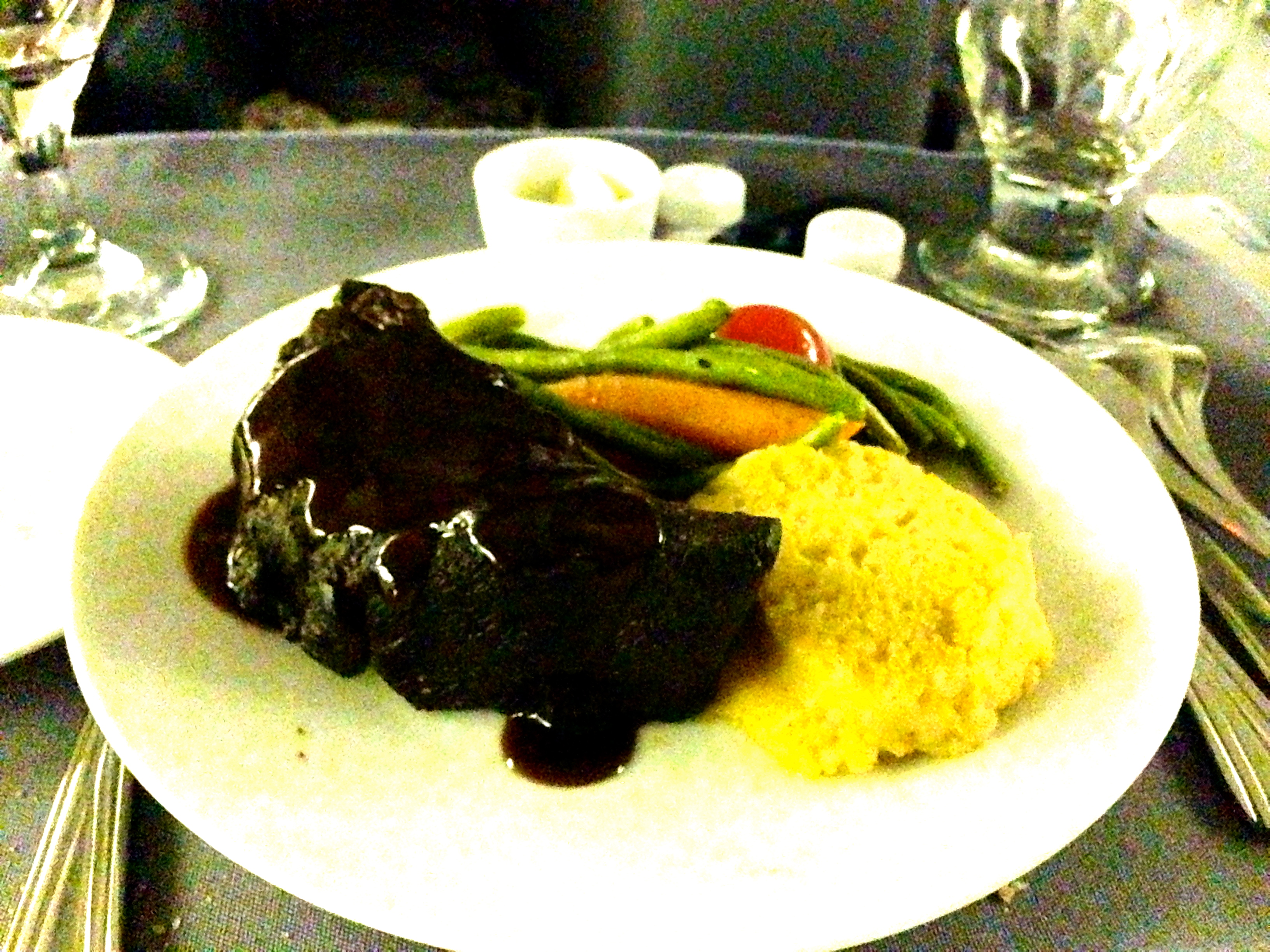 United Airlines 767-200 Business Class Main Course Beef Entree BusinessFirst Chicago to Amsterdam