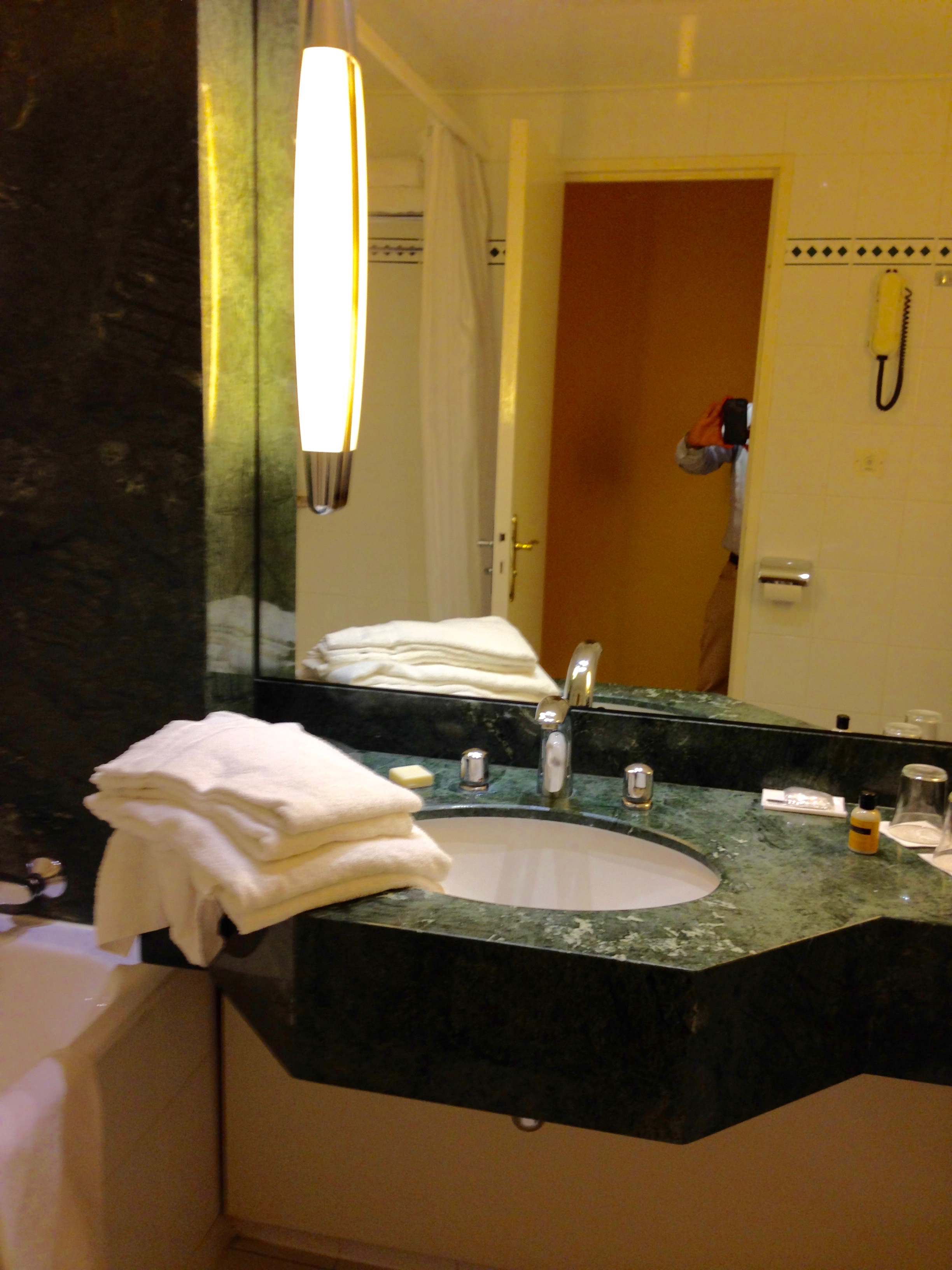 Hyatt Regency Paris Etoile Club Room Bathroom