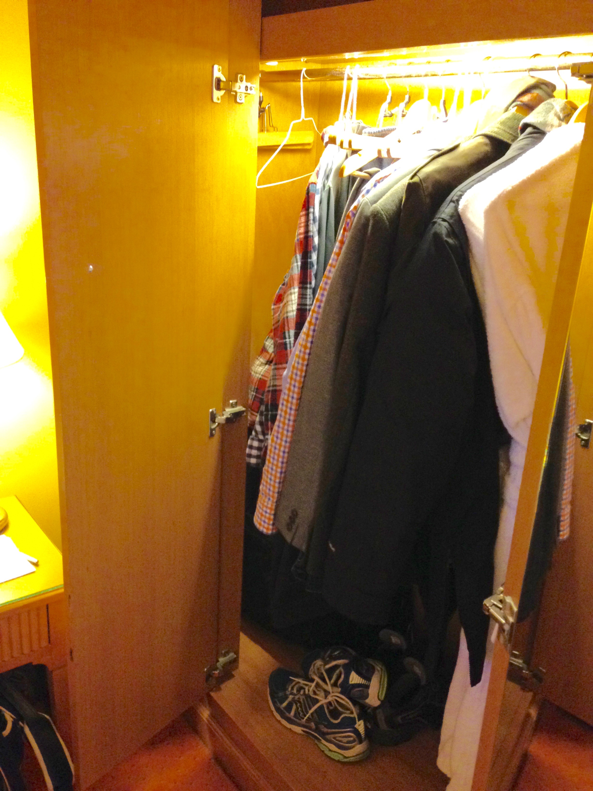 Hyatt Regency Paris Etoile Club Room Closet Space